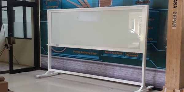 Papan tulis kaca glassboard magnetic standing