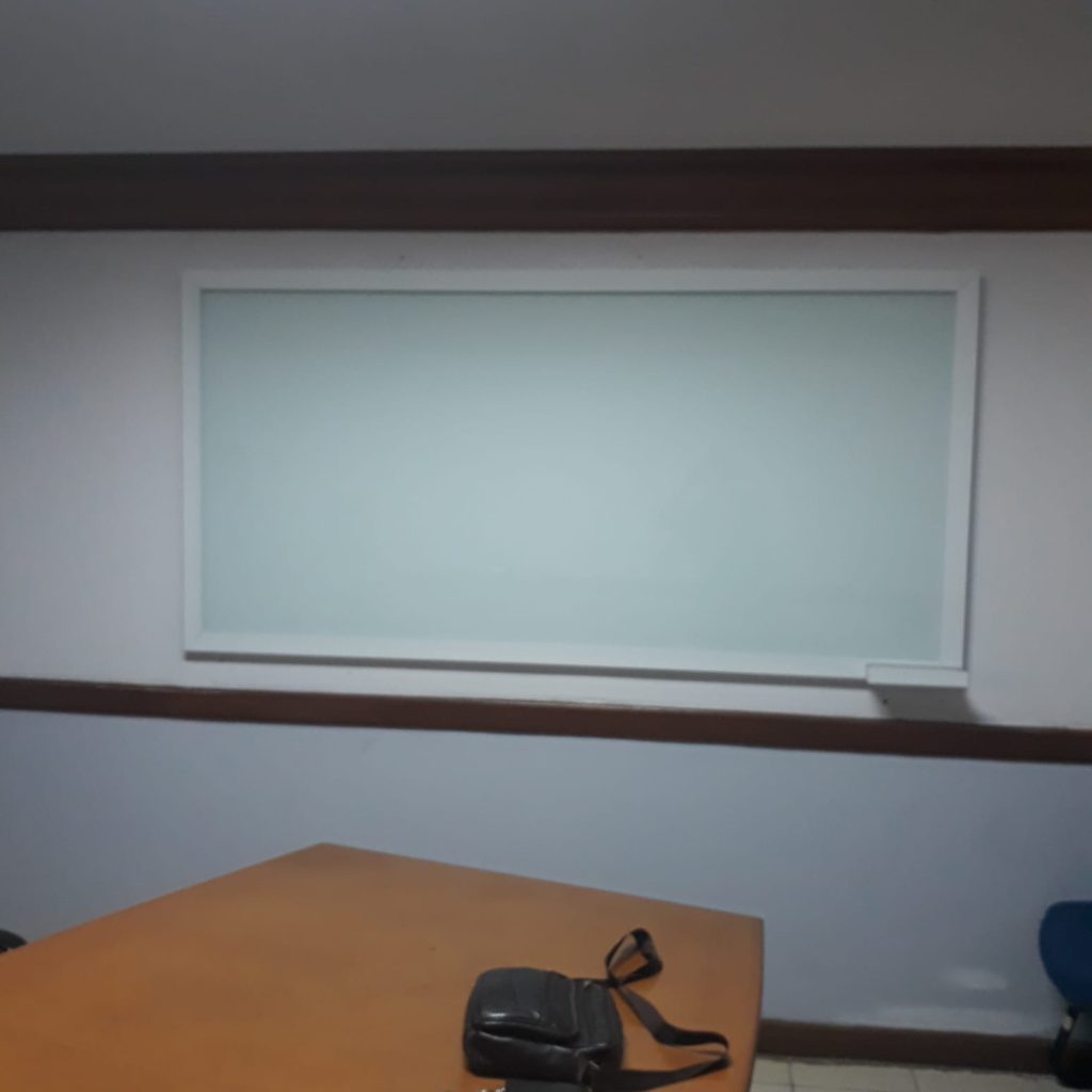 papan tulis Kaca glassboard Frame Aluminium 120x200 Magnetik