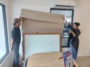 Papan Tulis Kaca glassboard Frame Kayu 2