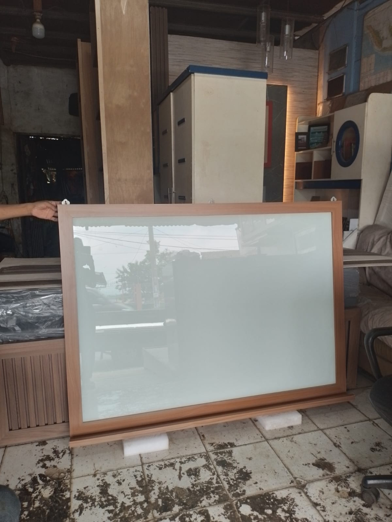 Papan Tulis Kaca Glassboard Frame Kayu